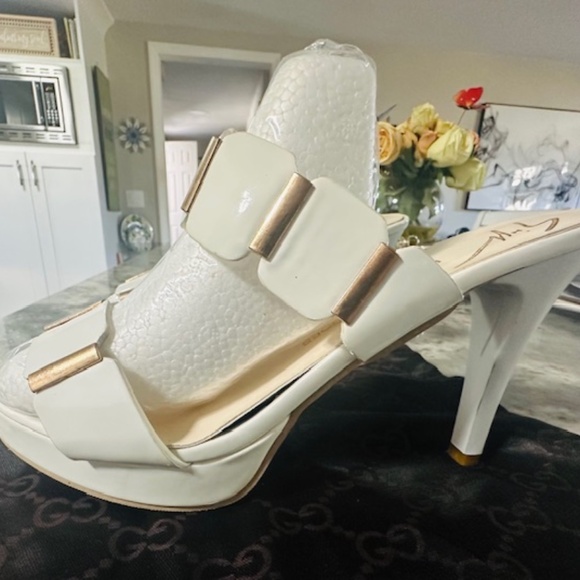 Simms White Pump Sandals - BRAND NEW! NEVER WORN Size 9 - Picture 13 of 16